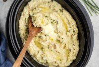Easy Creamy Slow Cooker Mashed Potatoes