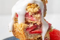 Strawberry Rhubarb Crumble Squares