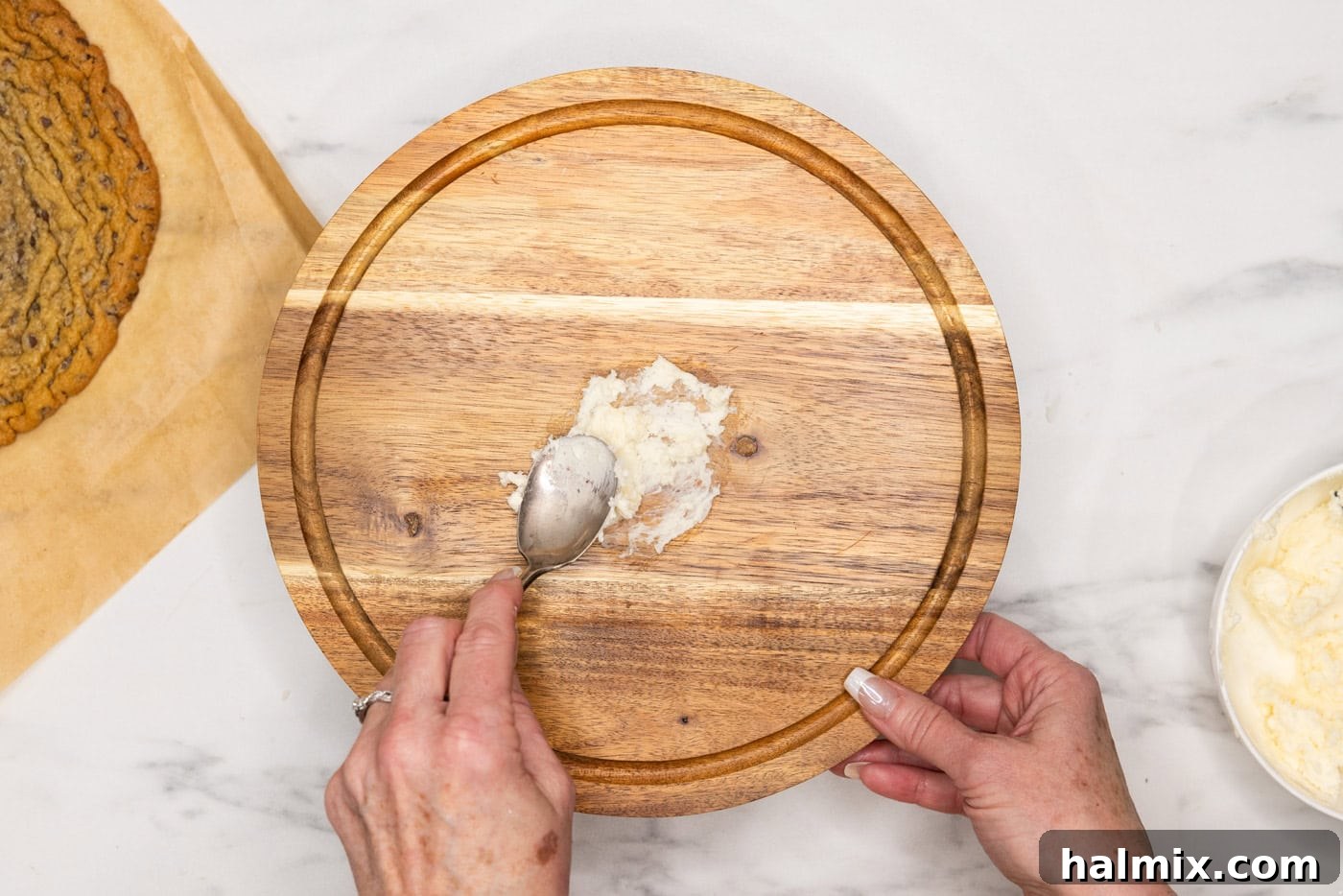 placing buttercream on bottom of cake stand