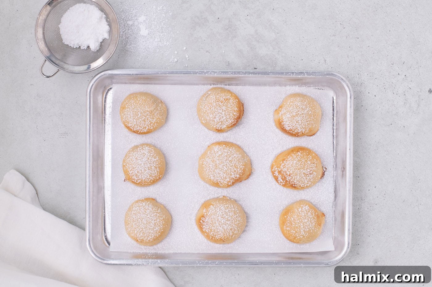 Air Fryer Oreo Magic 9 Air fryer Oreos beautifully dusted with powdered sugar, ready to be enjoyed