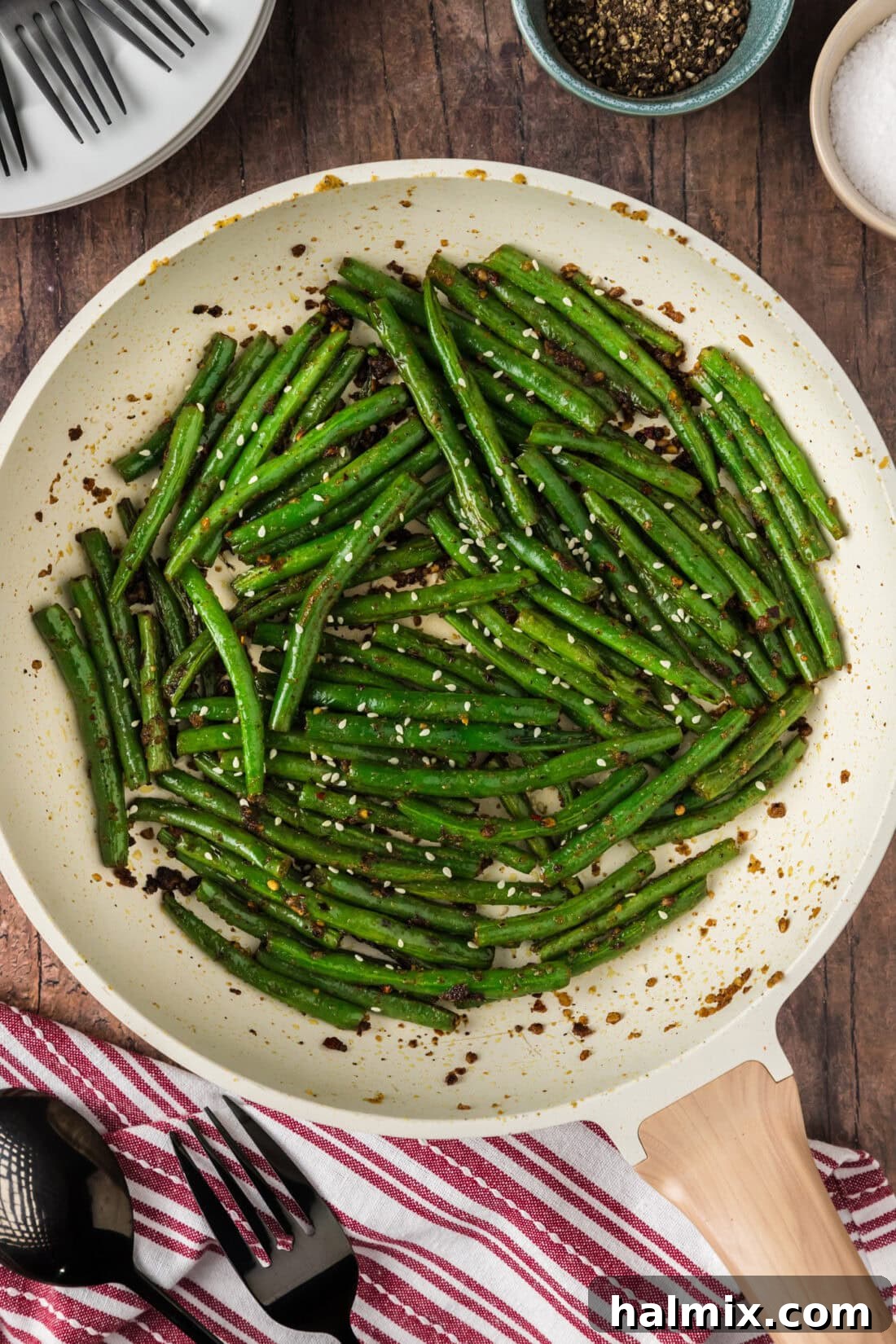 Sautéed Green Beans with Garlic and Lemon Zest 9 Close-up of perfectly cooked Sautéed Green Beans in a cast iron skillet, ready to be served.