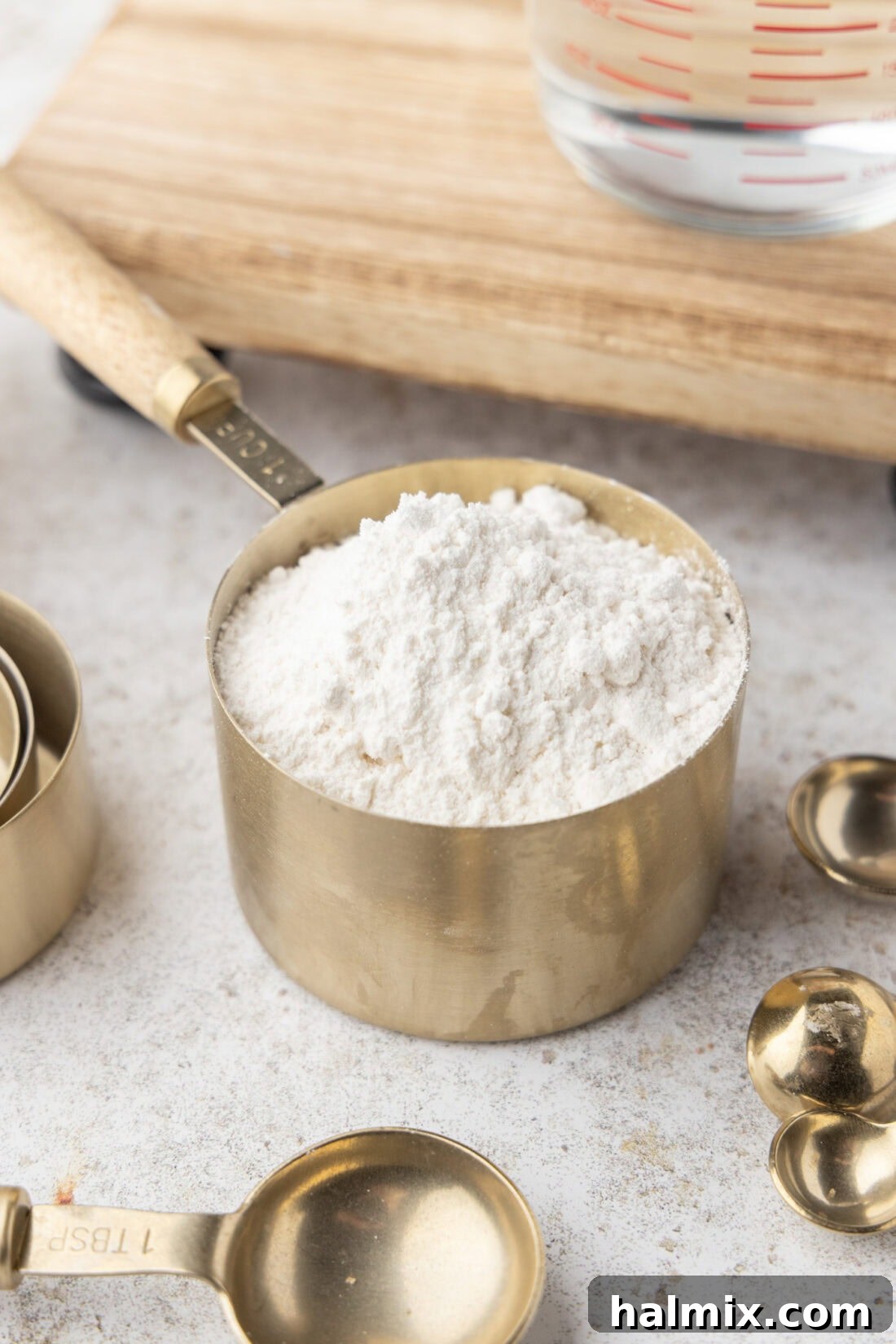 A dry measuring cup filled with all-purpose flour, demonstrating the typical appearance of a correctly measured cup of flour.