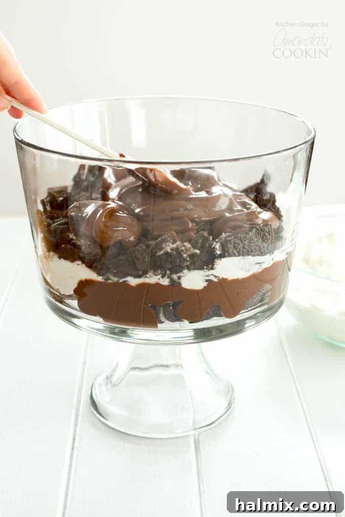 Spreading a layer of chocolate pudding over Oreos