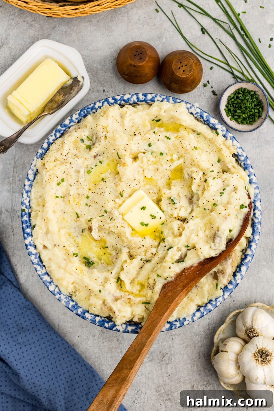Easy Creamy Slow Cooker Mashed Potatoes 3 Close-up of Crockpot Mashed Potatoes, showing their creamy texture.
