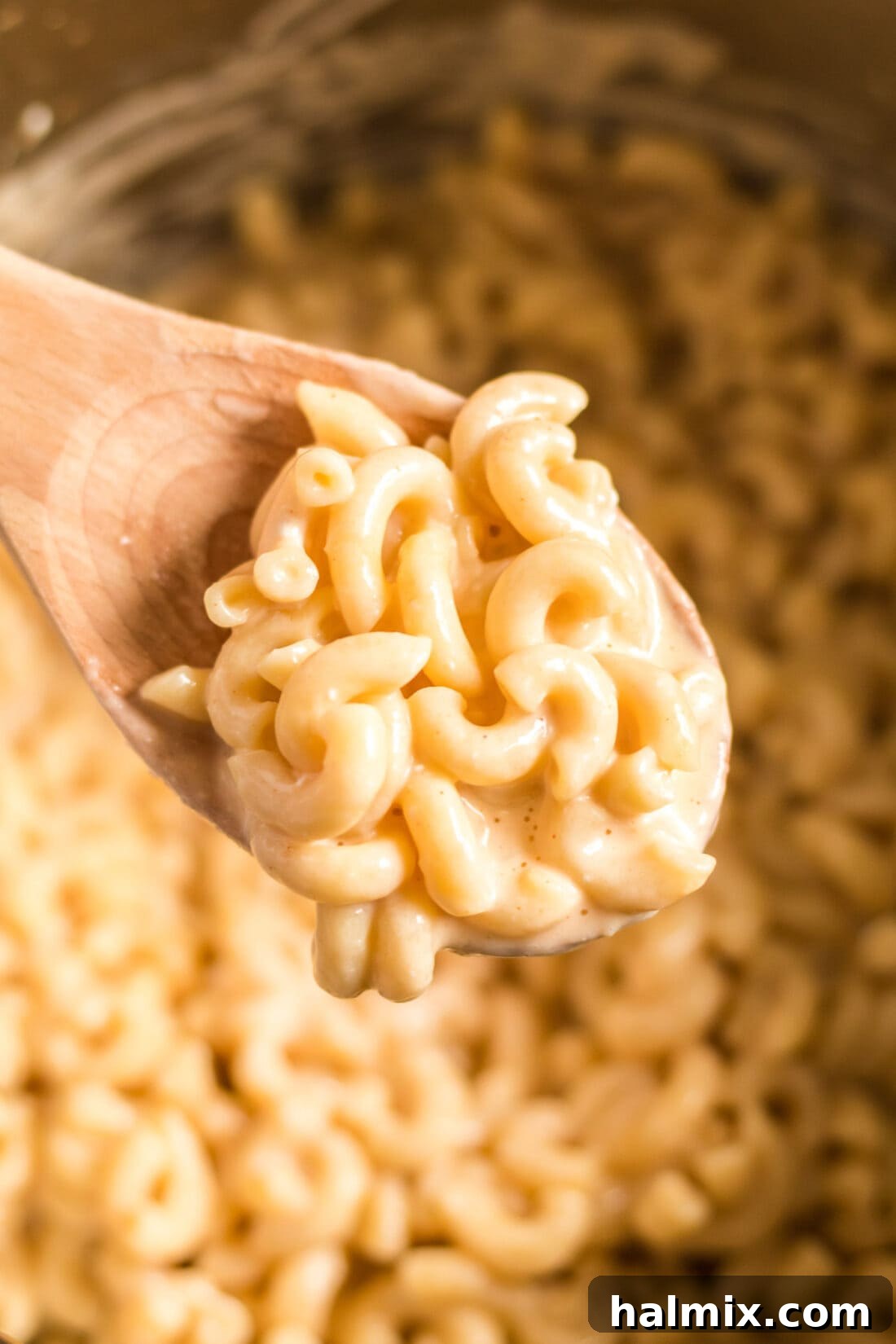 Spoonful of perfectly creamy Instant Pot Mac and Cheese