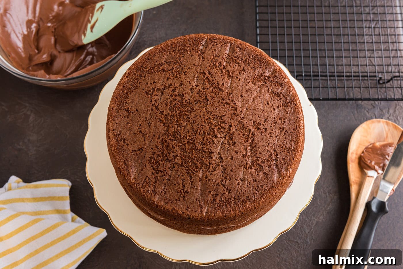 layering round cake on top of one another