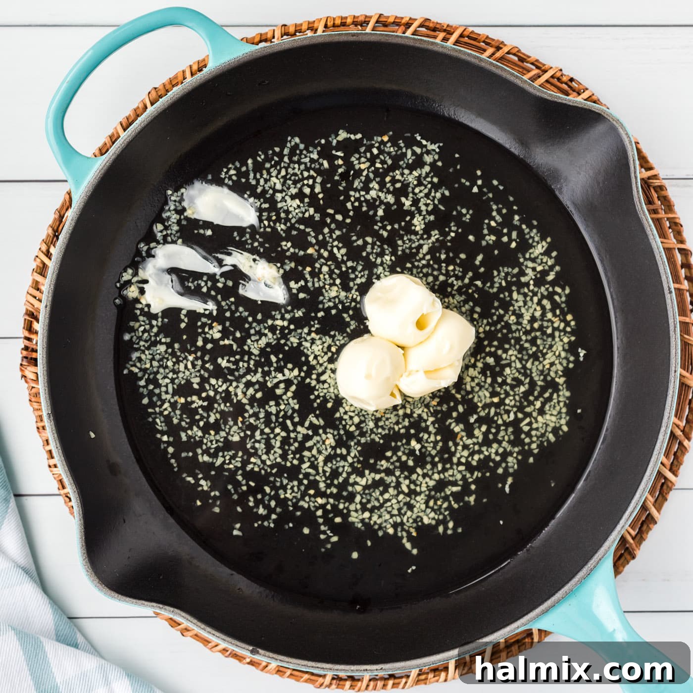 Bright Garlic Shrimp Scampi Pasta 5 white wine, minced garlic, lemon juice, and butter simmering in a skillet