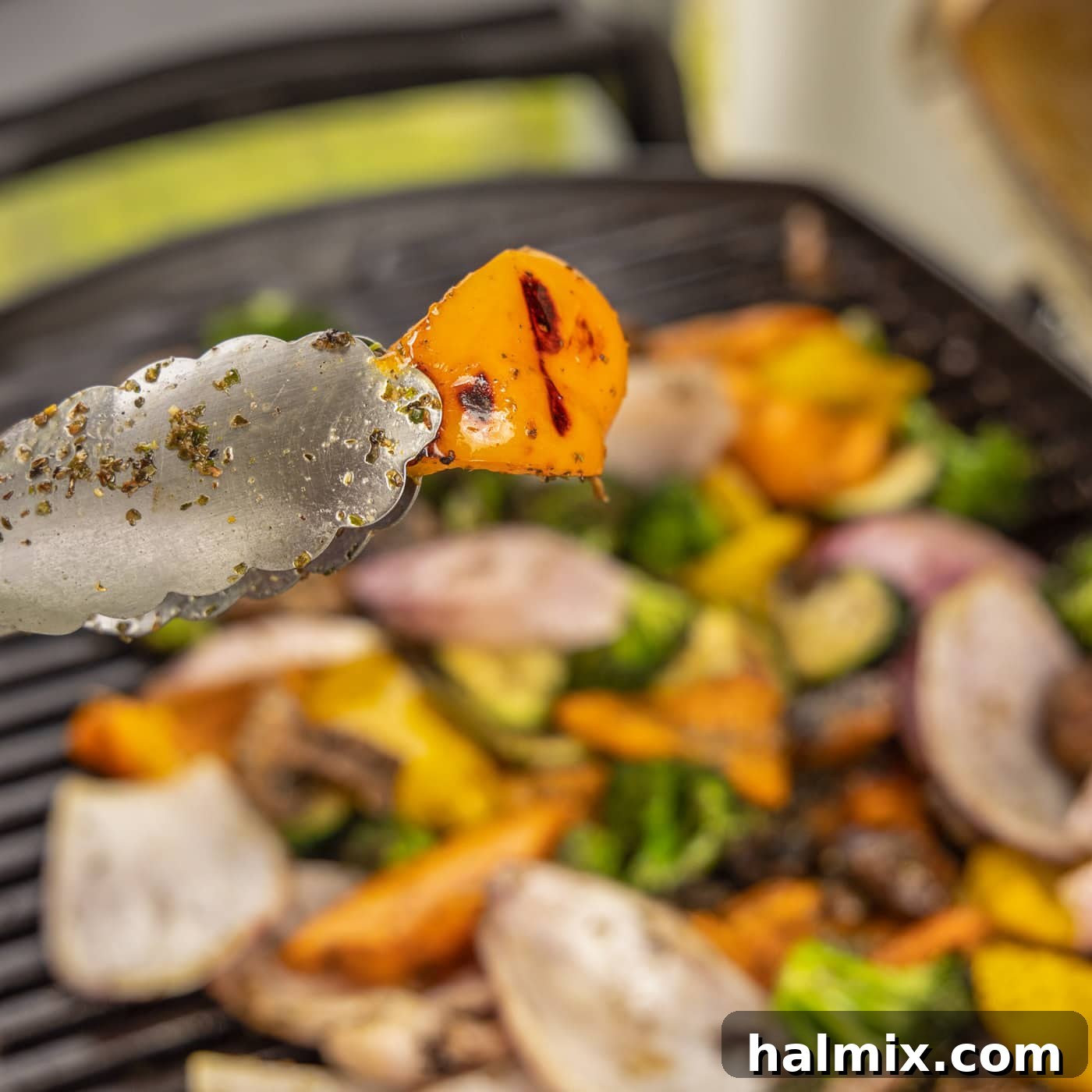 Close-up of char marks on a grilled bell pepper slice