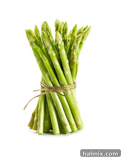 Low Carb Vegetables: Your Essential Guide to What to Eat and What to Skip 7 Several fresh green asparagus spears.
