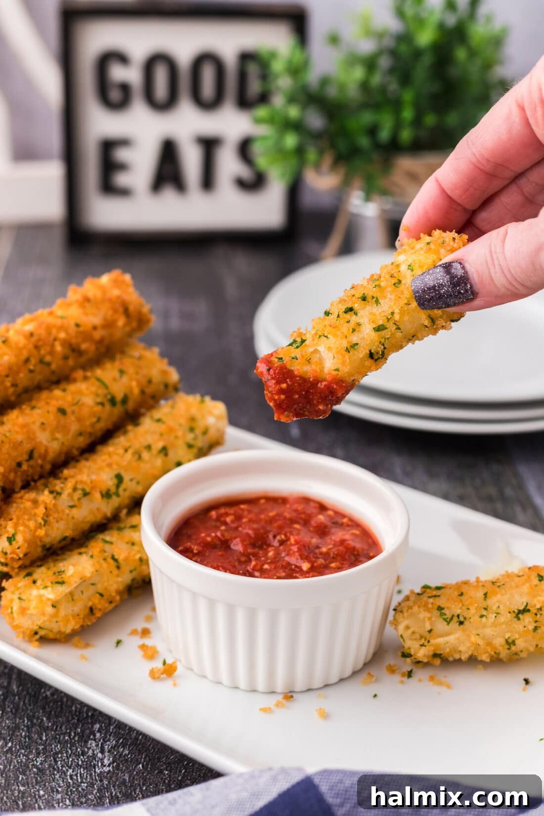 Crispy Wonton Cheese Bites 2 Wonton Cheese Stick dipped in marinara sauce